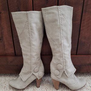 Women's Fashion Size 6 Boots.